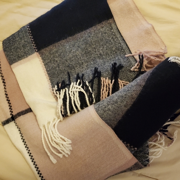 Reitmans scarf - Picture 1 of 1